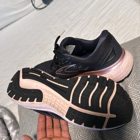 Brooks - Picture 3 of 4